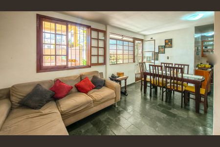 Sala de casa à venda com 4 quartos, 105m² em Grajaú, São Paulo