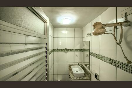 Casa à venda com 105m², 4 quartos e 2 vagasBanheiro 1