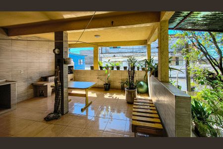 Casa à venda com 105m², 4 quartos e 2 vagasTerraço