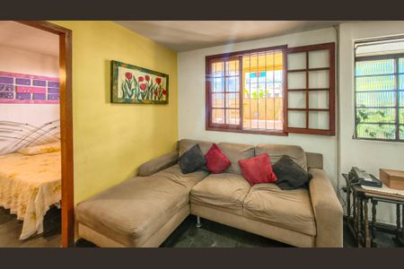 Casa à venda com 105m², 4 quartos e 2 vagasSala