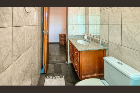Casa à venda com 105m², 4 quartos e 2 vagasBanheiro
