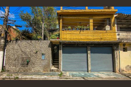 Casa à venda com 105m², 4 quartos e 2 vagasFachada