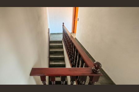 Casa à venda com 105m², 4 quartos e 2 vagasEscada