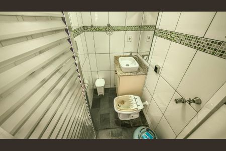 Casa à venda com 105m², 4 quartos e 2 vagasBanheiro 1