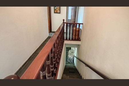 Casa à venda com 105m², 4 quartos e 2 vagasEscada