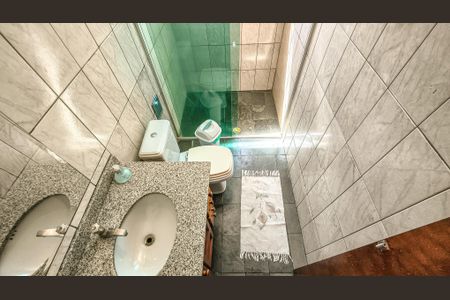 Casa à venda com 105m², 4 quartos e 2 vagasBanheiro