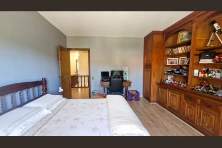 Casa à venda com 3 quartos, 252m² em Interlagos, São Paulo