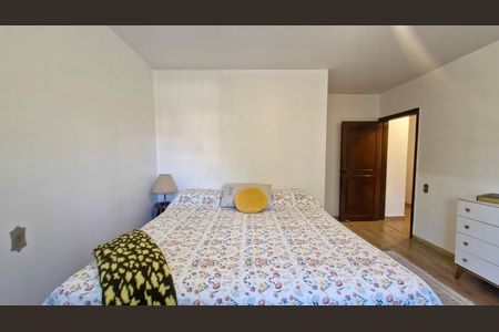 Casa à venda com 4 quartos, 252m² em Interlagos, São Paulo