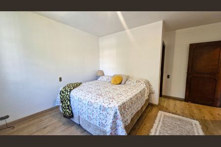 Casa à venda com 4 quartos, 252m² em Interlagos, São Paulo