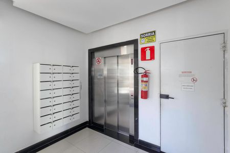 Apartamento à venda com 48m², 2 quartos e 2 vagasHall social