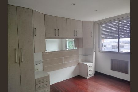 Quarto de apartamento à venda com 2 quartos, 130m² em Medianeira, Porto Alegre