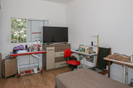 Casa à venda com 270m², 4 quartos e 2 vagas Casa à venda com 270m², 4 quartos e 2 vagasCasa 1 - Quarto