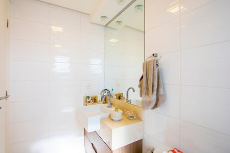 Apartamento à venda com 90m², 3 quartos e 2 vagasBanheiro do quarto 1