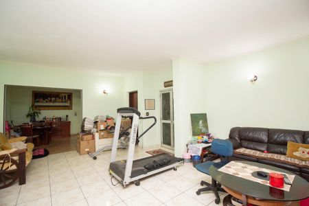 Casa à venda com 312m², 3 quartos e 3 vagasSala