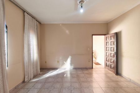 Casa à venda com 100m², 2 quartos e 3 vagasSala