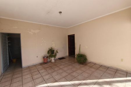 Casa à venda com 100m², 2 quartos e 3 vagasQuintal - Garagem