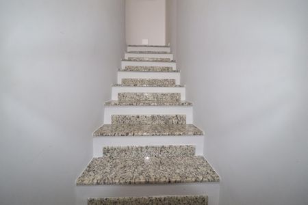 Casa para alugar com 125m², 3 quartos e 2 vagasEscada