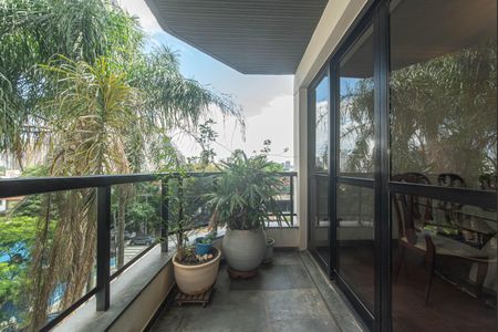 Apartamento à venda com 122m², 3 quartos e 2 vagasVaranda