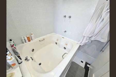 Apartamento à venda com 89m², 1 quarto e 2 vagas Apartamento à venda com 89m², 1 quarto e 2 vagasBanheiro da Suíte