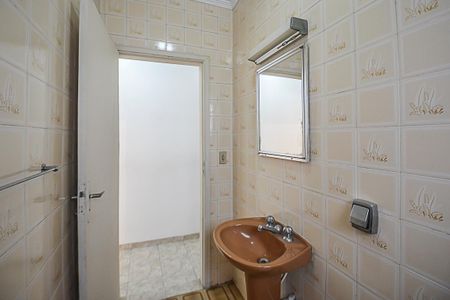 Casa à venda com 169m², 3 quartos e 2 vagas Casa à venda com 169m², 3 quartos e 2 vagasBanheiro 1