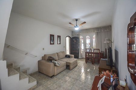 Casa à venda com 169m², 3 quartos e 2 vagas Casa à venda com 169m², 3 quartos e 2 vagasSala