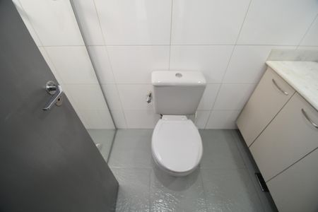 Banheiro de kitnet/studio para alugar com 1 quarto, 40m² em Vila Itapura, Campinas