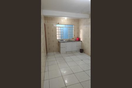Cozinha de casa para alugar com 2 quartos, 69m² em Jardim Maia, São Paulo