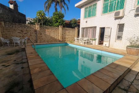 Casa à venda com 274m², 5 quartos e 4 vagasPiscina