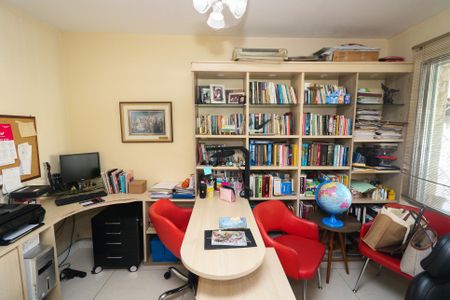 Casa à venda com 274m², 5 quartos e 4 vagasEscritório