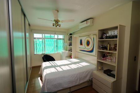 Casa à venda com 274m², 5 quartos e 4 vagasQuarto Suíte