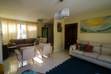 Casa à venda com 274m², 5 quartos e 4 vagasSala