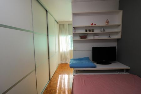 Casa à venda com 274m², 5 quartos e 4 vagasQuarto 2
