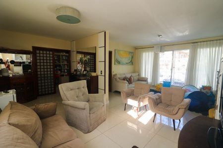 Sala de casa à venda com 5 quartos, 274m² em Tristeza, Porto Alegre