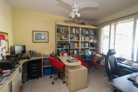 Casa à venda com 274m², 5 quartos e 4 vagasEscritório