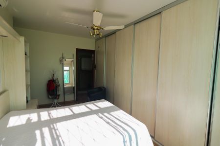 Casa à venda com 274m², 5 quartos e 4 vagasQuarto Suíte