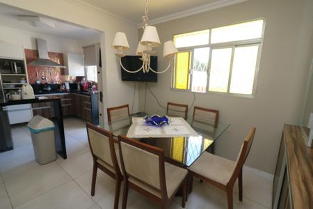 Casa à venda com 274m², 5 quartos e 4 vagasSala de Jantar
