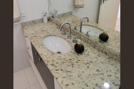 Apartamento à venda com 137m², 4 quartos e 3 vagasBanheiro Suíte