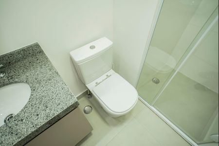 Banheiro de kitnet/studio para alugar com 1 quarto, 18m² em Vila Clementino, São Paulo