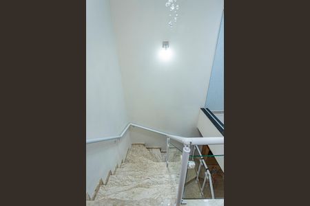 Casa à venda com 150m², 3 quartos e 2 vagasEscada