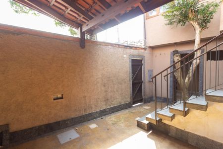 Casa à venda com 120m², 2 quartos e 1 vagaQuintal