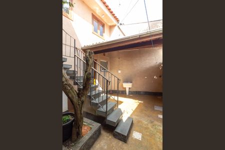 Casa à venda com 120m², 2 quartos e 1 vagaQuintal