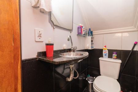 Casa de condomínio à venda com 115m², 2 quartos e 2 vagasLavabo