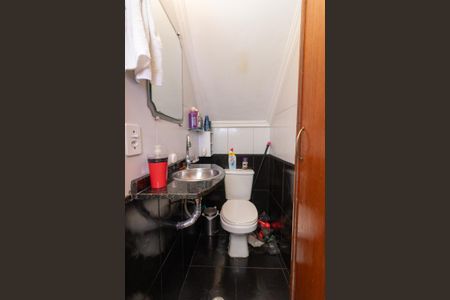 Casa de condomínio à venda com 115m², 2 quartos e 2 vagasLavabo
