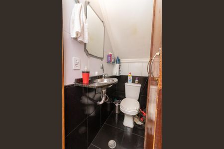 Casa de condomínio à venda com 115m², 2 quartos e 2 vagasLavabo