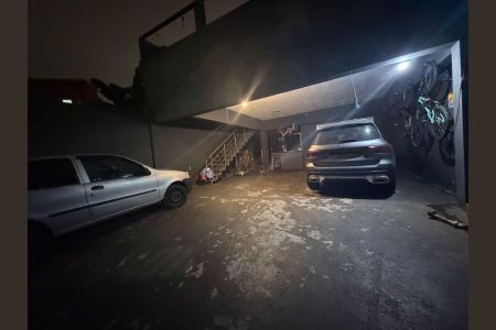 Casa à venda com 255m², 6 quartos e 5 vagas Casa à venda com 255m², 6 quartos e 5 vagasÁrea Comum
