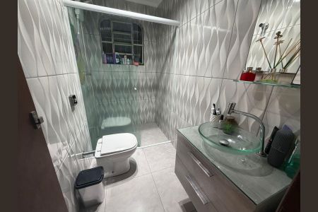 Casa à venda com 255m², 6 quartos e 5 vagas Casa à venda com 255m², 6 quartos e 5 vagasBanheiro