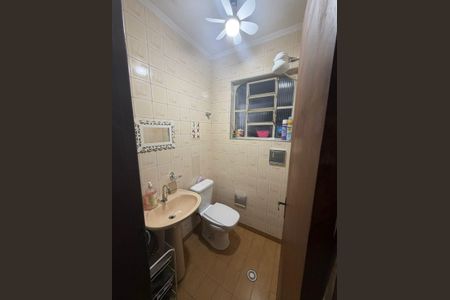 Casa à venda com 255m², 6 quartos e 5 vagas Casa à venda com 255m², 6 quartos e 5 vagasBanheiro