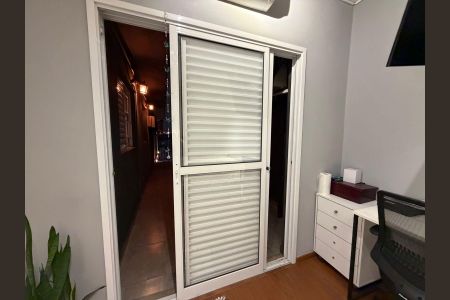 Casa à venda com 255m², 6 quartos e 5 vagas Casa à venda com 255m², 6 quartos e 5 vagasQuarto