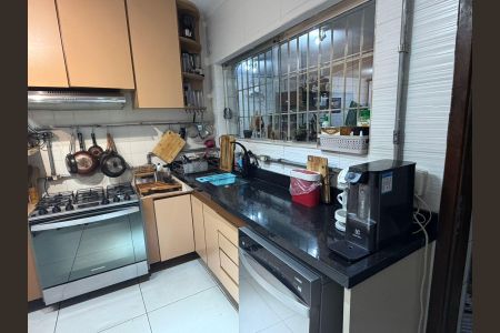 Casa à venda com 255m², 6 quartos e 5 vagas Casa à venda com 255m², 6 quartos e 5 vagasCozinha