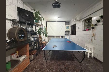 Casa à venda com 255m², 6 quartos e 5 vagas Casa à venda com 255m², 6 quartos e 5 vagasÁrea Comum